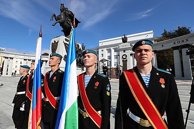 Головченко возложил цветы к памятнику генерал-майору Минигали Шаймуратову