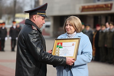 Милиционеры прошли торжественным маршем по центру Гродно