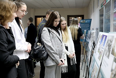 Выставка \"Суперпозиция. Параллельные миры\" представлена в БГЭУ