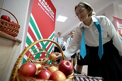 \"Нескучная НЕлекция\": в Пинске проходят встречи с молодежью