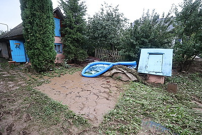 Ливневый дождь в Гродненской области: подтоплены приусадебные участки и дома