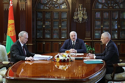 Лукашенко принял с докладами заместителя председателя ВНС и начальника Секретариата ВНС