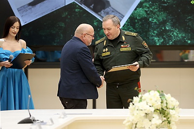 Хренин: какие бы задачи ни выполняла белорусская армия, представители СМИ - в эпицентре этих событий