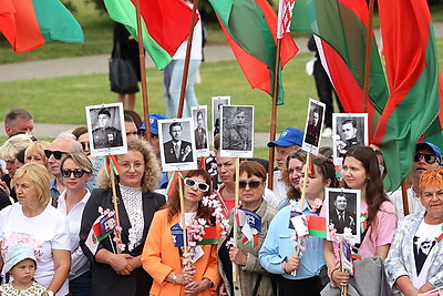 Митинг в честь Дня Независимости проходит в мемориальном комплексе \"Буйничское поле\"