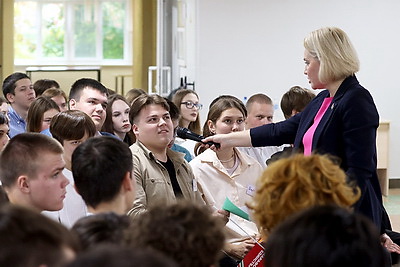 \"НЕскучная НЕлекция\": встреча с молодежью прошла на \"Марафоне единства\" в Молодечно