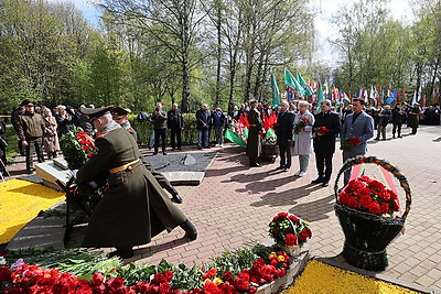 В Международный день памяти о чернобыльской катастрофе возложили цветы к памятным знакам