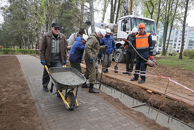 Более 310 тыс. жителей Гродненской области участвуют в субботнике на знаковых местах