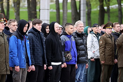 \"Укрепить характер и обрести мужество\". Более 150 молодых минчан отправились в Вооруженные Силы