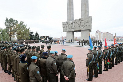 Около 300 витебских десантников попрощались с боевым знаменем