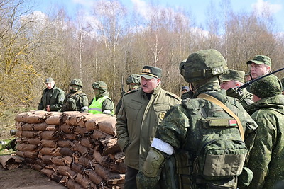 Лукашенко ознакомился с мероприятиями проверки боеготовности соединений и воинских частей