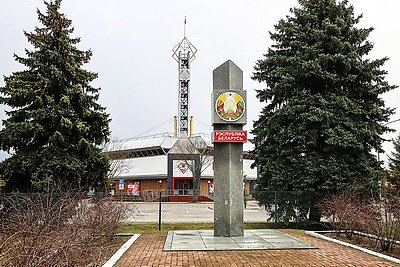 Таможенный пост \"Варшавский мост\" за сутки пересекают около 2 тыс. легковушек и 180 автобусов