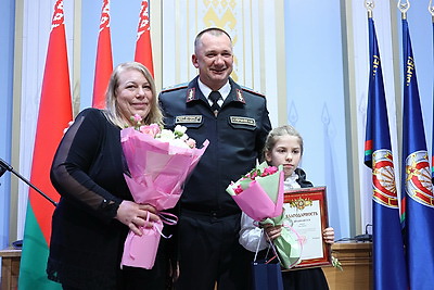 Самый важный день. Кубраков вручил паспорта юным белорусам в канун Дня Конституции