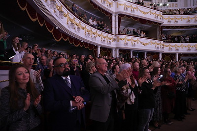 Бенефисный вечер к 90-летию Александра Коляденко прошел в Большом театре Беларуси