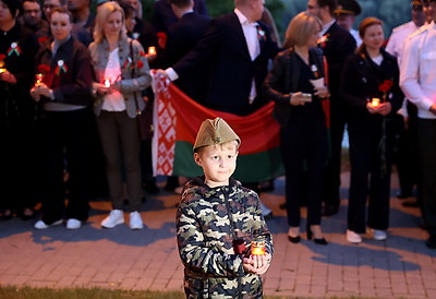 Гомельская молодежь на рассвете почтила память героев-освободителей и жертв ВОВ