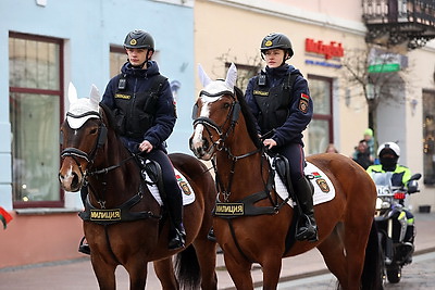 Милиционеры прошли торжественным маршем по центру Гродно