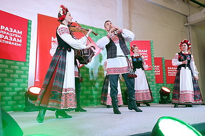 Проект \"Разам працуем, разам спяваем!\" встречают предприятия Бреста