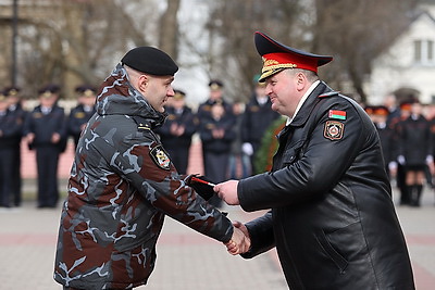 Милиционеры прошли торжественным маршем по центру Гродно