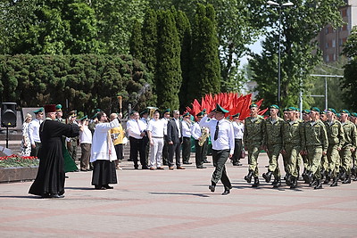 В Гродно в День пограничника прошел торжественный митинг у мемориала