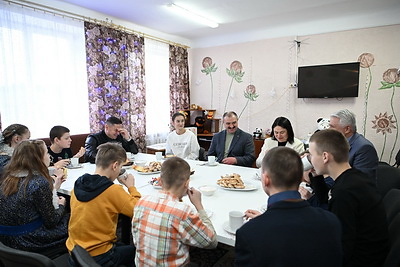 Глава НОК и именитые атлеты посетили Бегомльскую школу-интернат