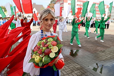 Сад надежды: масштабная акция по сбору яблок стартовала в Несвижском районе