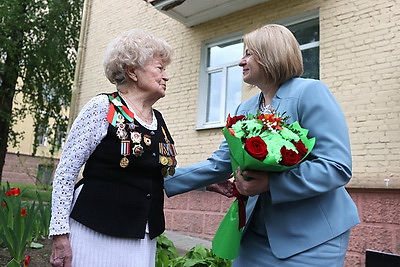 В Гродно в преддверии 9 мая поздравили ветерана ВОВ Валентину Баранову