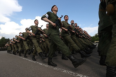 Белорусские военные готовятся к военному параду