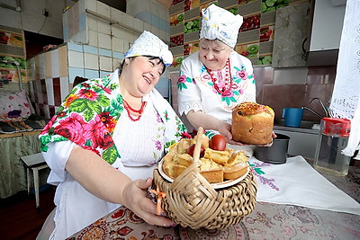 Пасхальные традиции: в агрогородке Обольцы выпекают куличи по старинному рецепту