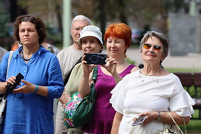 55-летие ансамбля \"Песняры\" отметили у памятника Владимиру Мулявину в Минске