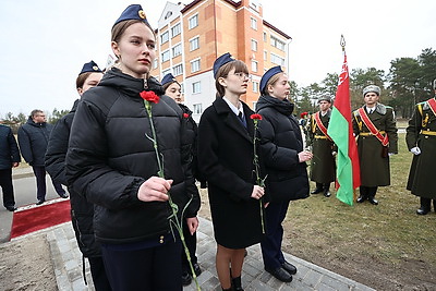 Мемориальную доску защитнику конституционного строя открыли в Пинском районе