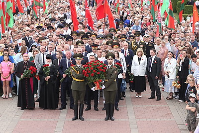 Митинг в честь Дня Независимости проходит в мемориальном комплексе \"Буйничское поле\"