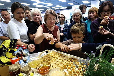 В Минске открыли первую точку продажи меда из Полесского заповедника