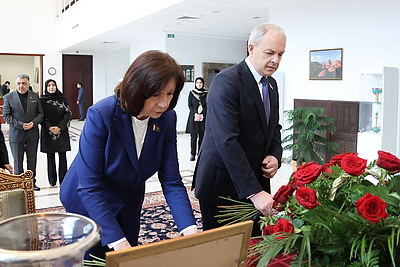 Кочанова и Сергеенко оставили записи в книге соболезнований в посольстве Ирана