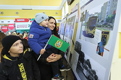 \"Марафон единства\": в Жлобине прошли \"Знаковая встреча\" и выставка \"Беларусь. Взлет\"