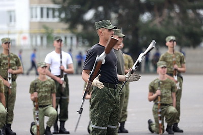 Белорусские военные готовятся к военному параду