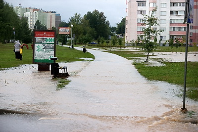 После сильного ливня улицы Слонима оказались под водой