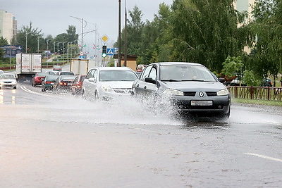 После сильного ливня улицы Слонима оказались под водой