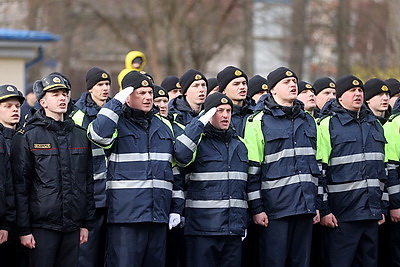 Милиционеры прошли торжественным маршем по центру Гродно