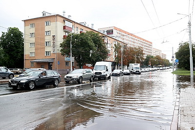 Улицы превратились в реки. Непогода накрыла Минск