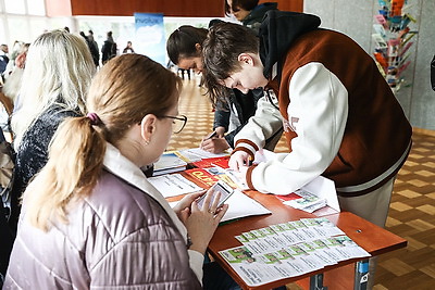 Интерес молодежи к труду: ярмарка вакансий проходит в Бресте