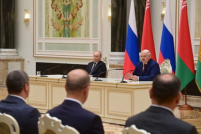 Лукашенко: наши встречи с Путиным - это на 90% вопросы безопасности и обороны