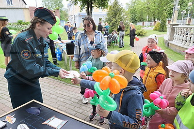 Ростовые куклы, интерактивные площадки: в Витебском областном роддоме прошла встреча \"выпускников\"