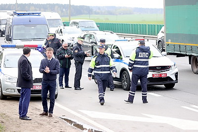 МВД выяснило обстоятельства столкновения рейсового автобуса и фуры на Смиловичском тракте в Минске