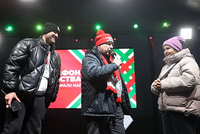 \"Марафон единства\": акция \"Я желаю в Новый год...\" и концерт \"Мы вместе\" прошли в Мозыре