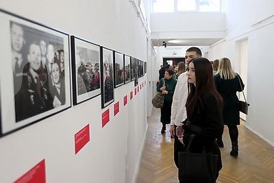 Выставочный проект \"Сто улыбок Гагарина. Улыбка для Мира\" открылась в НЦСИ