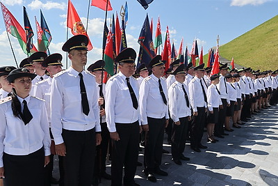 На Кургане Славы наградили лучших сотрудников милиции Минской области