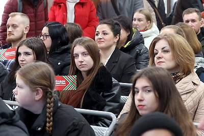 \"Знаковая встреча\" проходит в Пинске на \"Марафоне единства\"