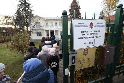 Граждане Молдовы из Курской области проголосовали во втором туре выборов президента в Минске