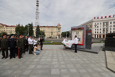 Руководство Госсекретариата Совбеза и главы силовых ведомств возложили цветы к монументу Победы в Минске