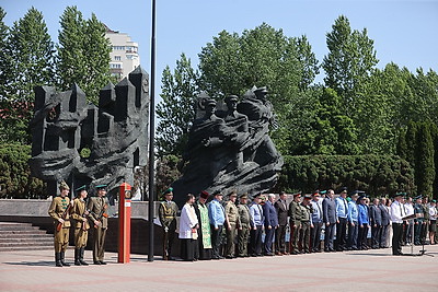 В Гродно в День пограничника прошел торжественный митинг у мемориала