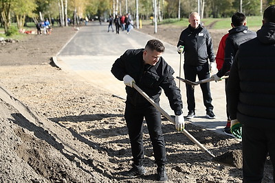 Хоккейная команда Президента приняла участие во Всебелорусской молодежной стройке